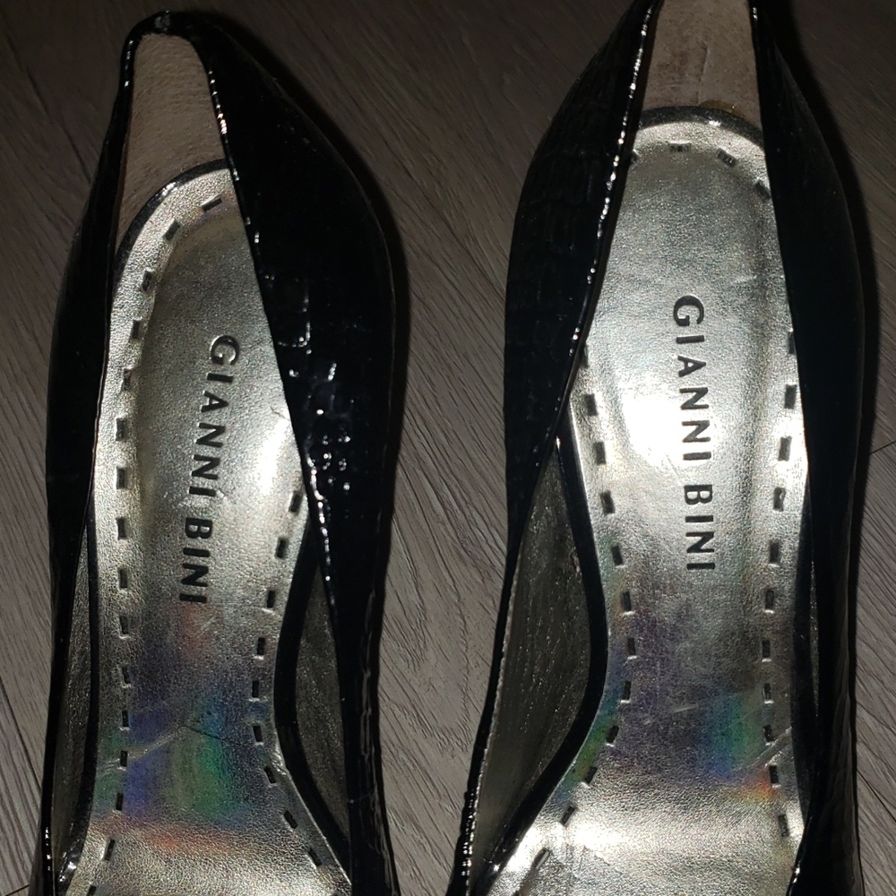 Gianni Bini Black Heel Shoes - Picture 4 of 9